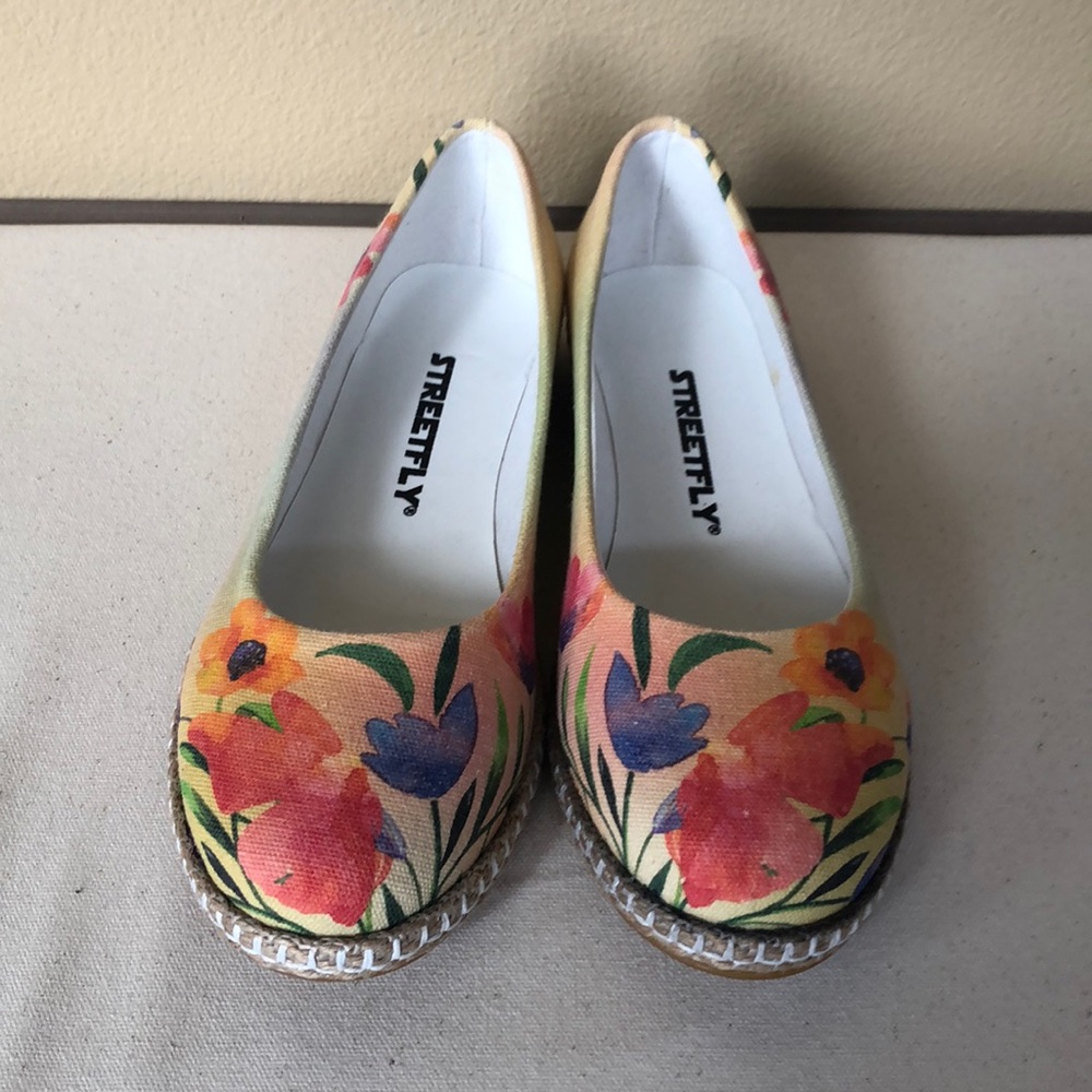 New without box streetfly slip Ons